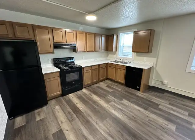 Property at 1011 N 2nd St Unit 7, Aberdeen, SD, 57401, 3 beds, 2 baths, [object Object]