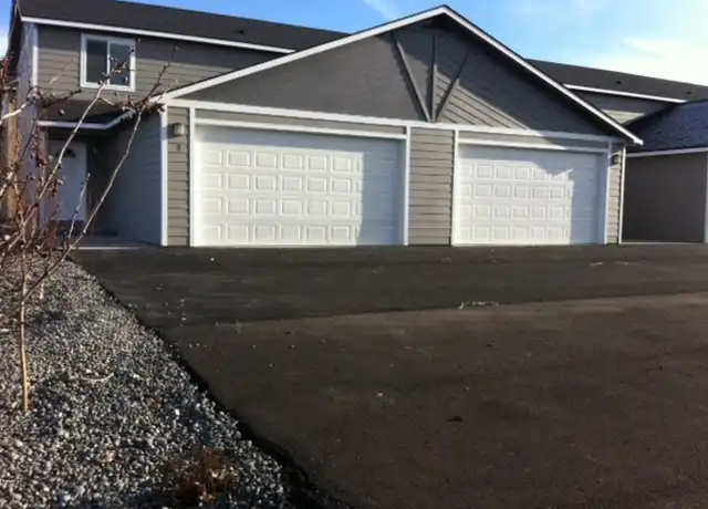 Property at 110 E Mizzou Ct Unit C, Moses Lake, WA, 98837, 3 beds, 2.5 baths, [object Object]