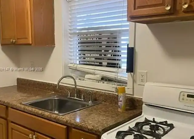 Property at 1265 W 24th St #121, Hialeah, FL, 33010, 2 beds, 1 bath, [object Object]
