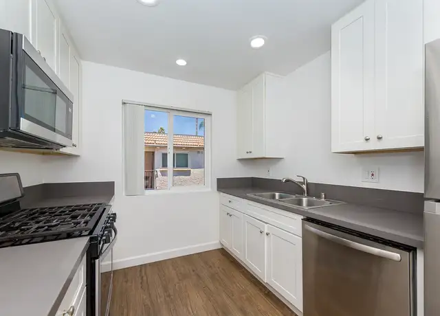 Photo of 520 Calle La Roda, Camarillo, CA 93010