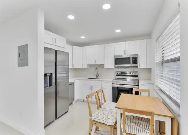 Property at 340 NW 19th St #2040, Boca Raton, FL, 33432, 2 beds, 1 bath, [object Object]