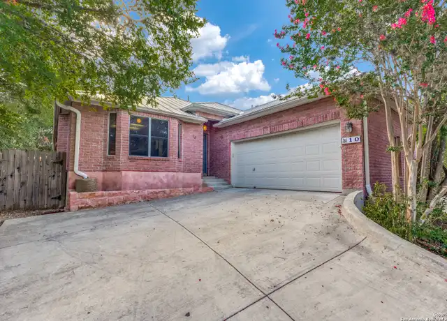 Property at 10 Oakwell Farms Pkwy, San Antonio, TX, 78218, 3 beds, 2 baths, [object Object]