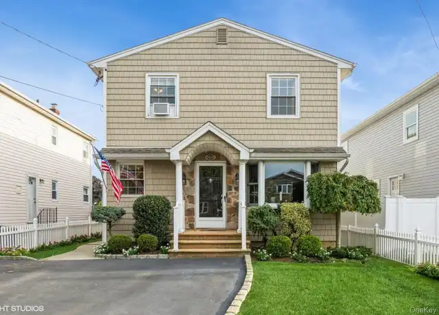 Property at 3920 Waverly Ave Unit 2, Seaford, NY, 11783, 2 beds, 1 bath, [object Object]