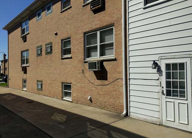 Photo of 8406 W Berwyn Ave #2, Chicago, IL 60656