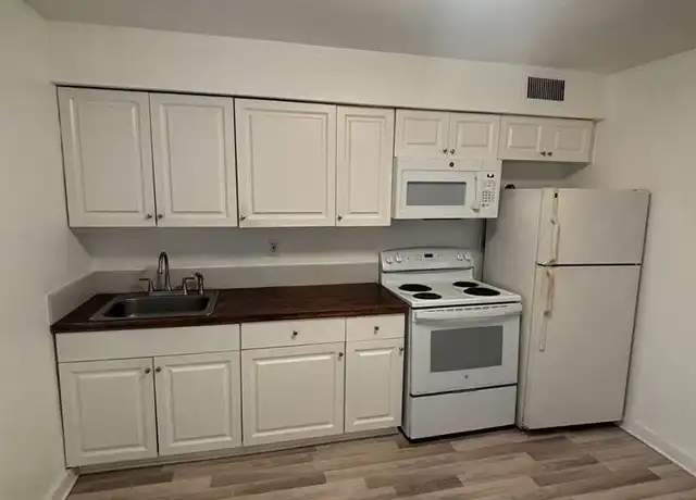 Property at 111 Biscayne Gardens, LLC - 111 NW 152nd St, Miami, FL, 33169, 2 beds, 1 bath, [object Object]