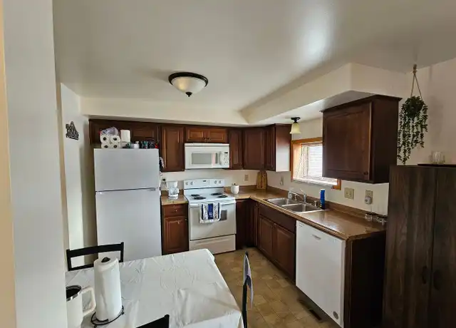 Property at 104 Lumber St #1, Fort Atkinson, WI, 53538, 2 beds, 1 bath, [object Object]