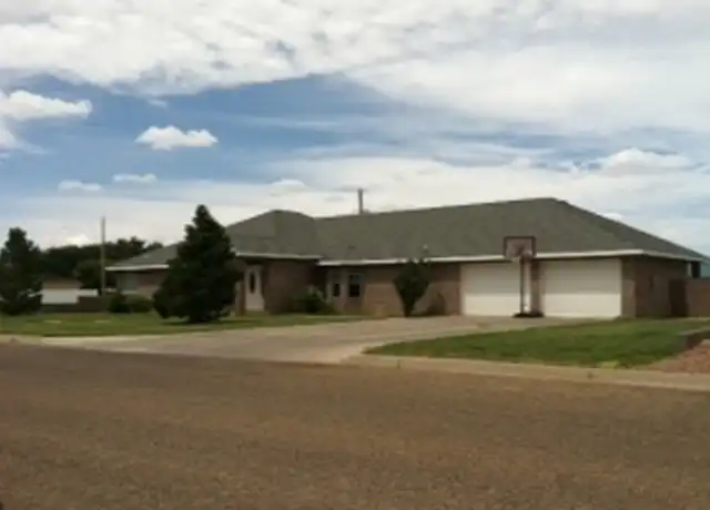 Property at 309 E 16th St, Portales, NM, 88130, 4 beds, 3 baths, [object Object]