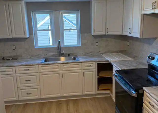 Property at 145 Market St Unit 2, Warren, RI, 02885, 1 bed, 1 bath, [object Object]
