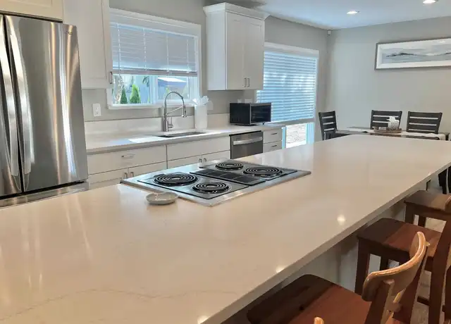 Property at 300 S 15th St, Mount Vernon, WA, 98274, 2 beds, 2 baths, [object Object]