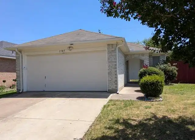 Property at 1185 Meadow Park Ln, Grand Prairie, TX, 75052, 3 beds, 2 baths, [object Object]