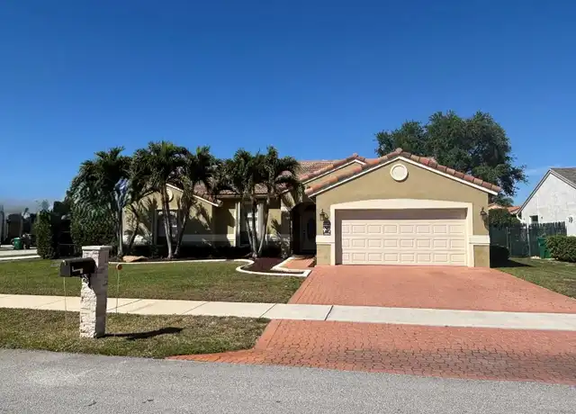 Property at 9721 SW 15th Dr, Plantation, FL, 33324, 3 beds, 2 baths, [object Object]