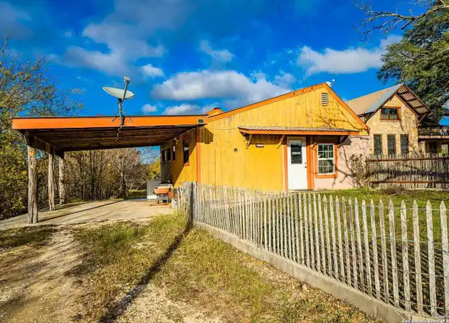 Property at 1421 Stoneleigh Rd, Comfort, TX, 78013, 1 bed, 1 bath, [object Object]