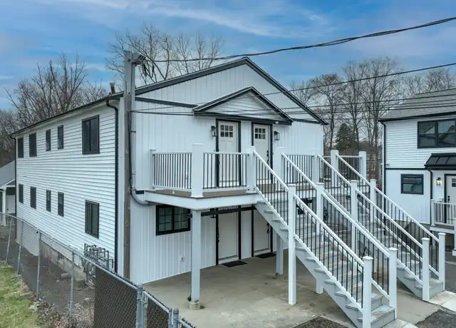 Property at 571 Center St Unit 2, Wallingford, CT, 06492, 2 beds, 1 bath, [object Object]