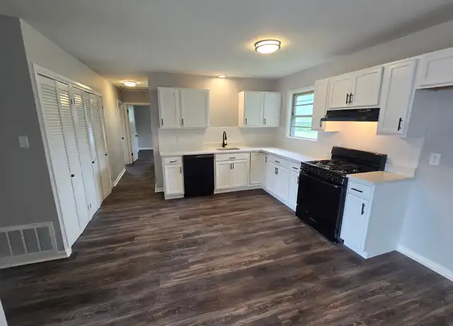 Property at 5810 W 56th St, Little Rock, AR, 72209, 3 beds, 1.5 baths, [object Object]