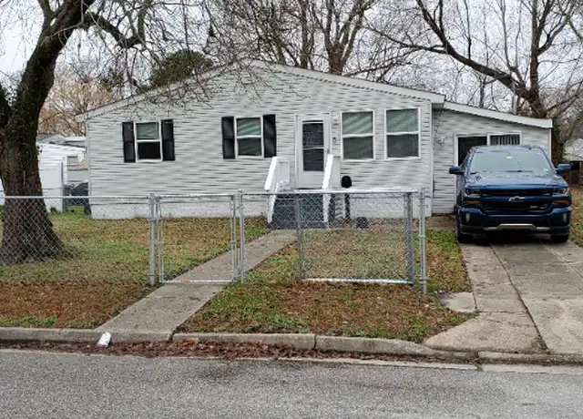 Property at 911 W Russell Ct, Newport News, VA, 23605, 4 beds, 2 baths, [object Object]
