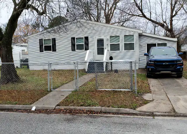 Property at 911 W Russell Ct, Newport News, VA, 23605, 4 beds, 2 baths, [object Object]
