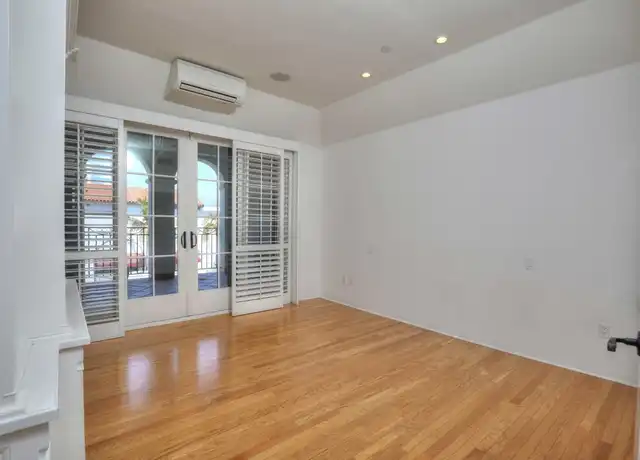 Property at 105 W De La Guerra St, Santa Barbara, CA, 93101, 1 bed, 2 baths, [object Object]
