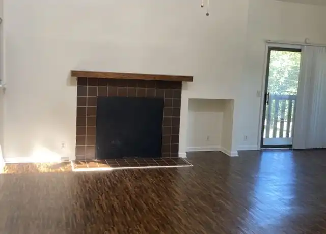 Property at 419 Oriole Dr Unit J4, McMinnville, TN, 37110, 2 beds, 2 baths, [object Object]