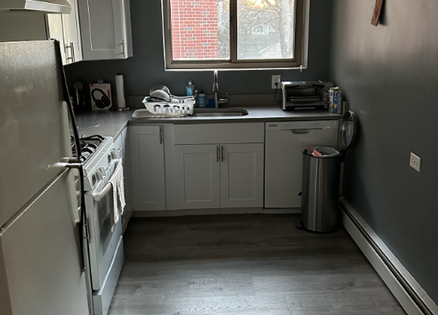 Photo of 1119 Greenleaf Ave Unit 2 Bedroom, Wilmette, IL 60091