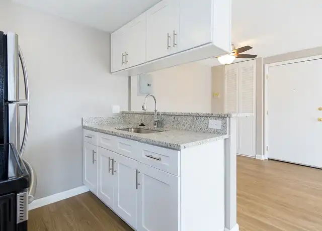 Property at Executive Club - 3434 E Brainard Rd, Woodmere, OH, 44122, 1 bed, 1 bath, [object Object]