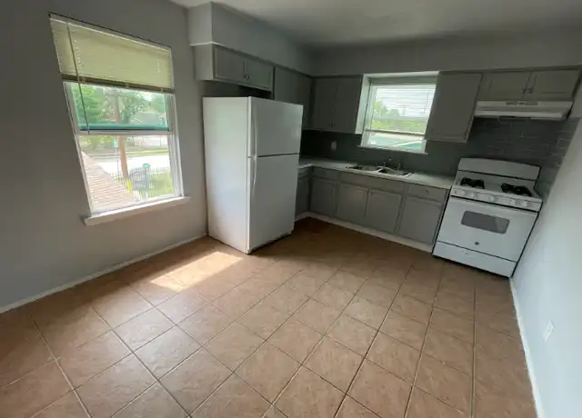 Property at 5135 W Commerce St Apt 4, San Antonio, TX, 78237, 2 beds, 1 bath, [object Object]