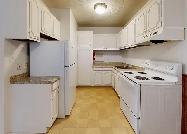 Property at Kendall Manor Apartments - 125 S Kendall Ave, Kalamazoo, MI, 49006, 2 beds, 1 bath, [object Object]