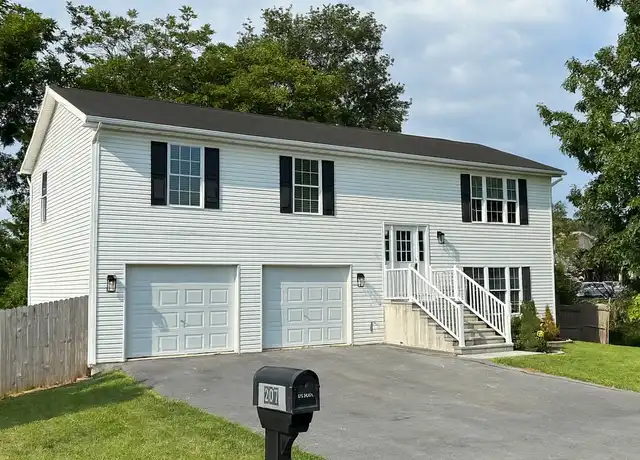 Property at 207 Heights Ave, Martinsburg, WV, 25404, 4 beds, 3 baths, [object Object]