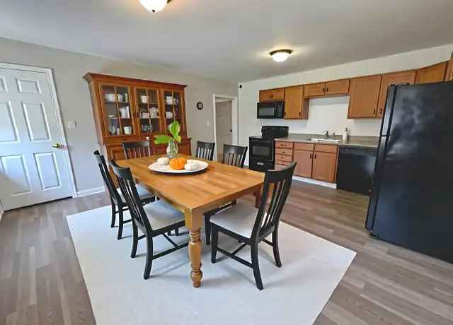 Property at 100 S Hanover St Unit 4, Hershey, PA, 17033, 3 beds, 1 bath, [object Object]