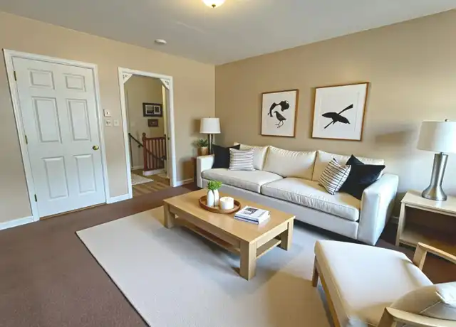 Property at 100 S Hanover St Unit 4, Hershey, PA, 17033, 3 beds, 1 bath, [object Object]