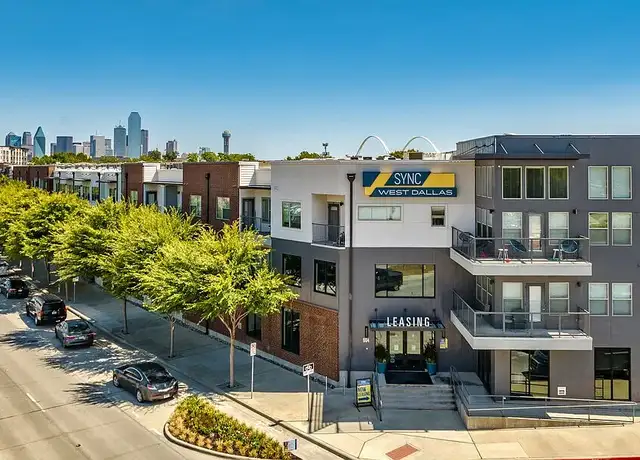 Photo of 604 Fort Worth Ave, Dallas, TX 75208