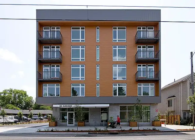 Photo of 10506 E Burnside St, Portland, OR 97216
