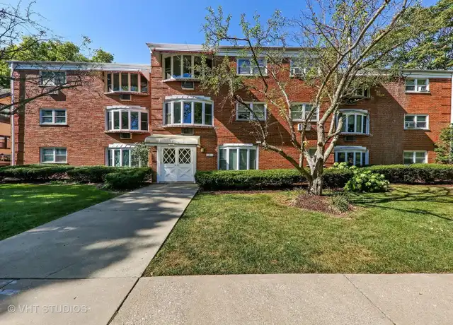 Property at 30 S Spring Ave Unit 303, La Grange, IL, 60525, 3 beds, 2 baths, [object Object]
