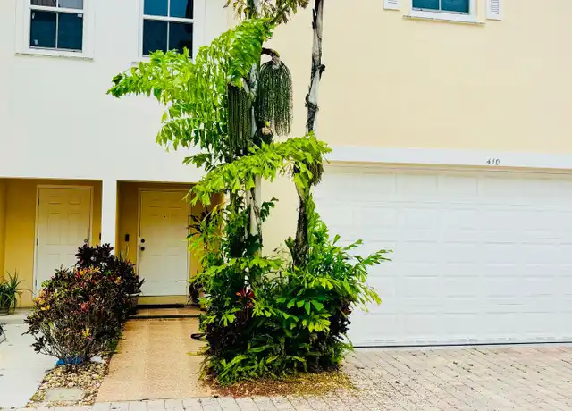Property at 410 NE 1st Ave #410, Pompano Beach, FL, 33060, 3 beds, 2.5 baths, [object Object]