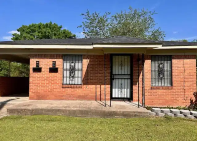 Property at 2811 Dr Martin Luther King Dr, Little Rock, AR, 72206, 3 beds, 2 baths, [object Object]