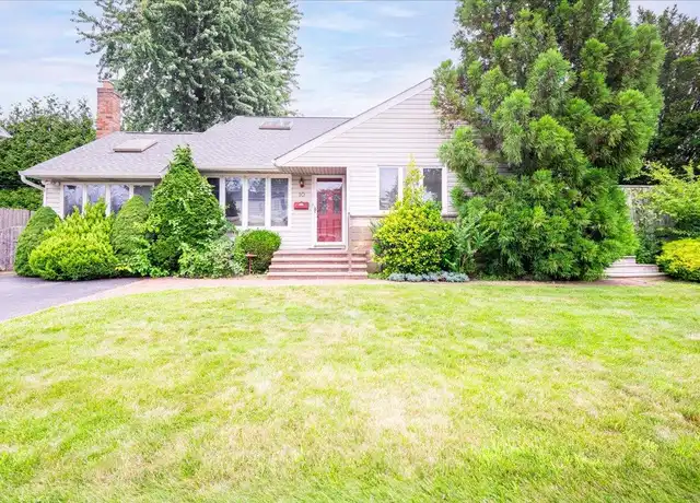 Property at 10 Seneca Dr, Massapequa, NY, 11758, 3 beds, 2 baths, [object Object]