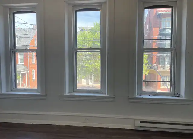 Property at 126 1/2 E Lemon St Apt 2, Lancaster, PA, 17602, 1 bed, 1 bath, [object Object]