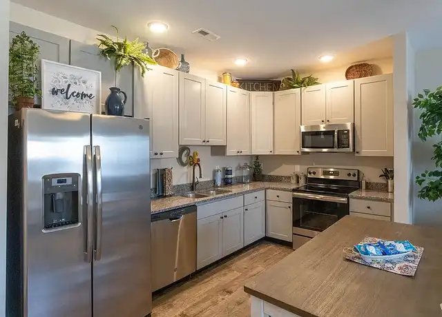 Property at Wynwood Apartments - 1828 Beckett Dr, Clarksville, TN, 37042, 1-2 bed, 1-2.5 bath, [object Object]