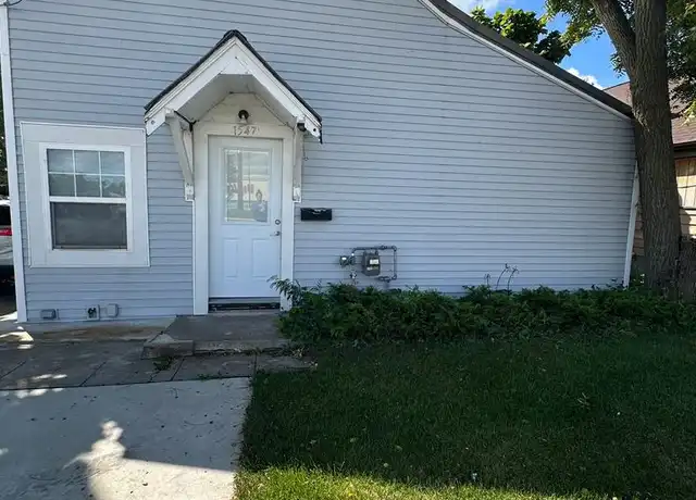 Property at 1547 32nd St NE, Cedar Rapids, IA, 52402, 2 beds, 1 bath, [object Object]