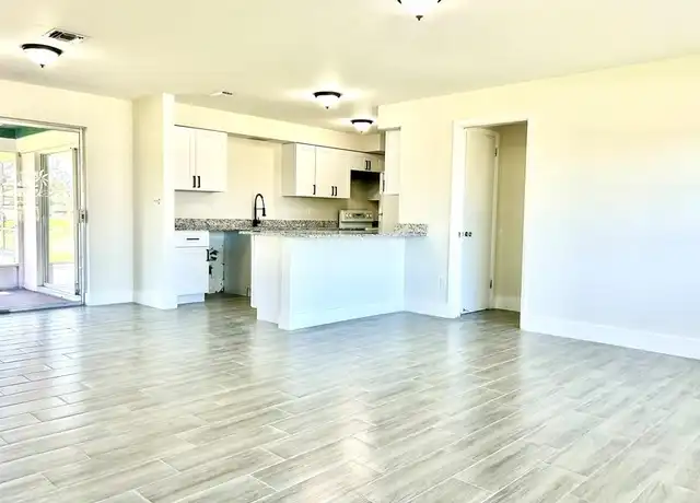 Property at 800 Willow Dr, Lehigh Acres, FL, 33936, 3 beds, 2 baths, [object Object]