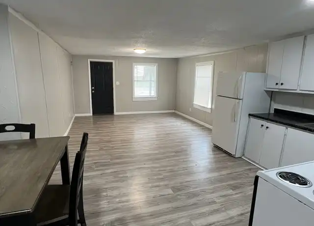 Property at 300 W 16th St Unit B, Ada, OK, 74820, 1 bed, 1 bath, [object Object]
