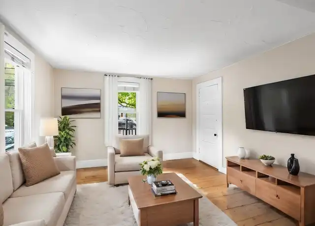 Property at 94 King St Unit 1, Hanover, MA, 02339, 2 beds, 1 bath, [object Object]
