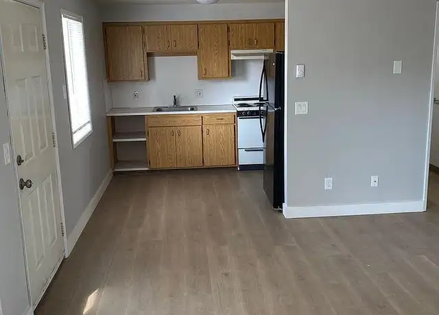 Photo of 2424 Oak St SE, Albany, OR 97322