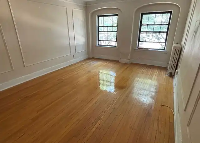 Property at 735 W Junior Ter Unit 301, Chicago, IL, 60613, 2 beds, 1 bath, [object Object]