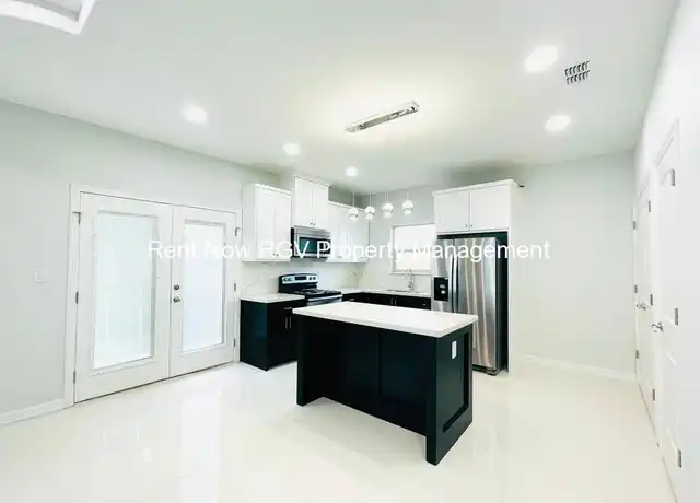 Property at 208 W Rutherford Ave Unit 3, Edinburg, TX, 78541, 3 beds, 2 baths, [object Object]