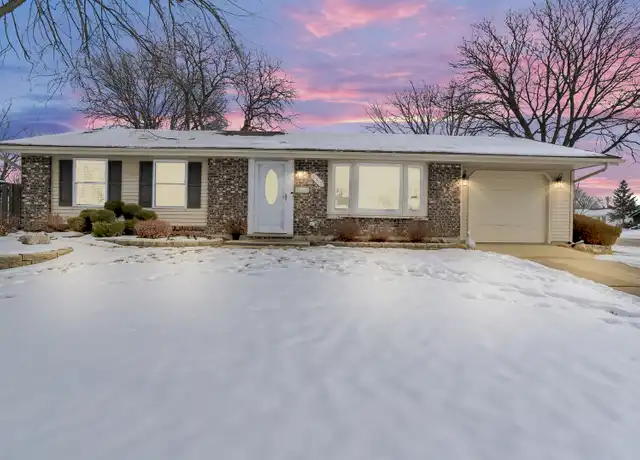 Property at 817 Stamford Ct, Schaumburg, IL, 60193, 3 beds, 1.5 baths, [object Object]