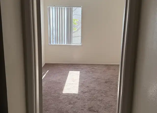 Property at 600 W 3rd St Unit B303, Santa Ana, CA, 92701, 3 beds, 1 bath, [object Object]