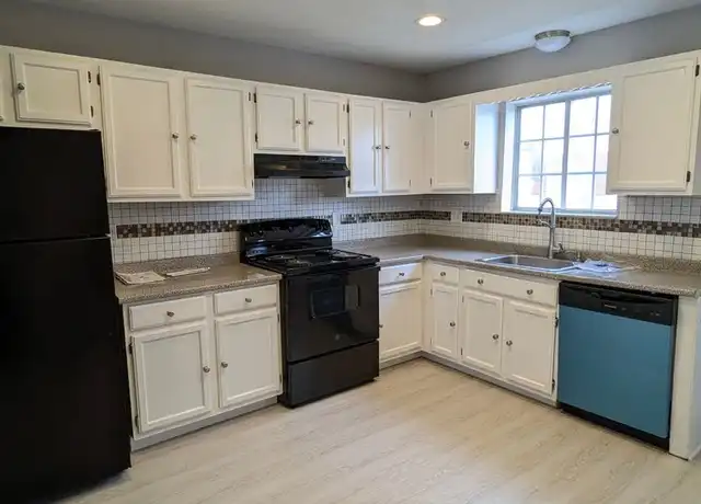 Property at 1141 E Main St Unit 1A, Waterbury, CT, 06705, 2 beds, 1.5 baths, [object Object]