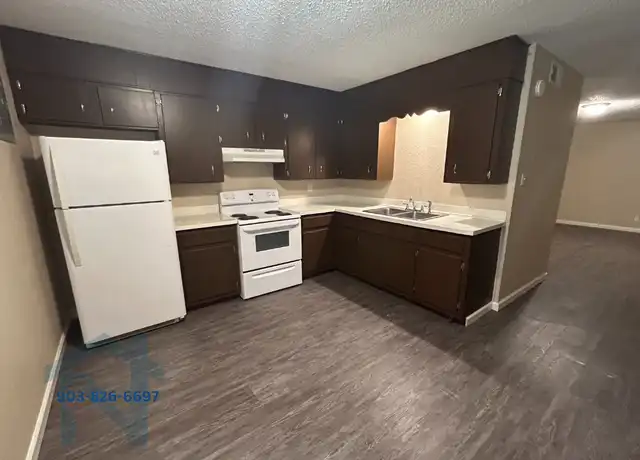 Property at 302 Georgia St Unit 16, Queen City, TX, 75572, 2 beds, 1 bath, [object Object]