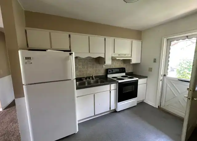 Property at 333 E Sandusky Ave Unit 4, Bellefontaine, OH, 43311, 2 beds, 1 bath, [object Object]
