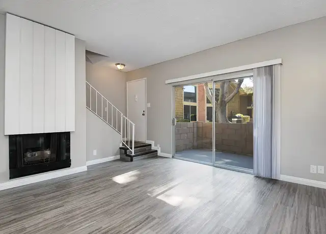 Photo of 44045 15th St W, Lancaster, CA 93534
